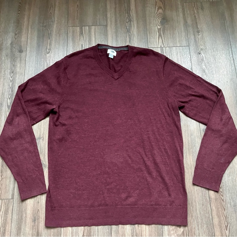 Old Navy Men's Maroon V-Neck Sweater